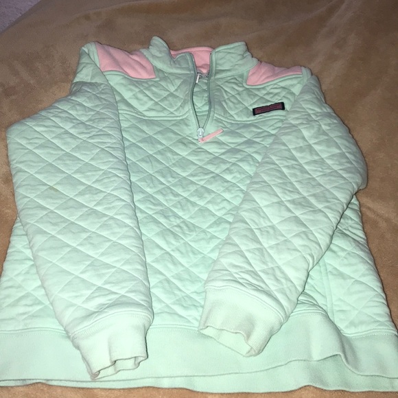 Vineyard Vines Jackets & Blazers - Worn once VV quilted pullover